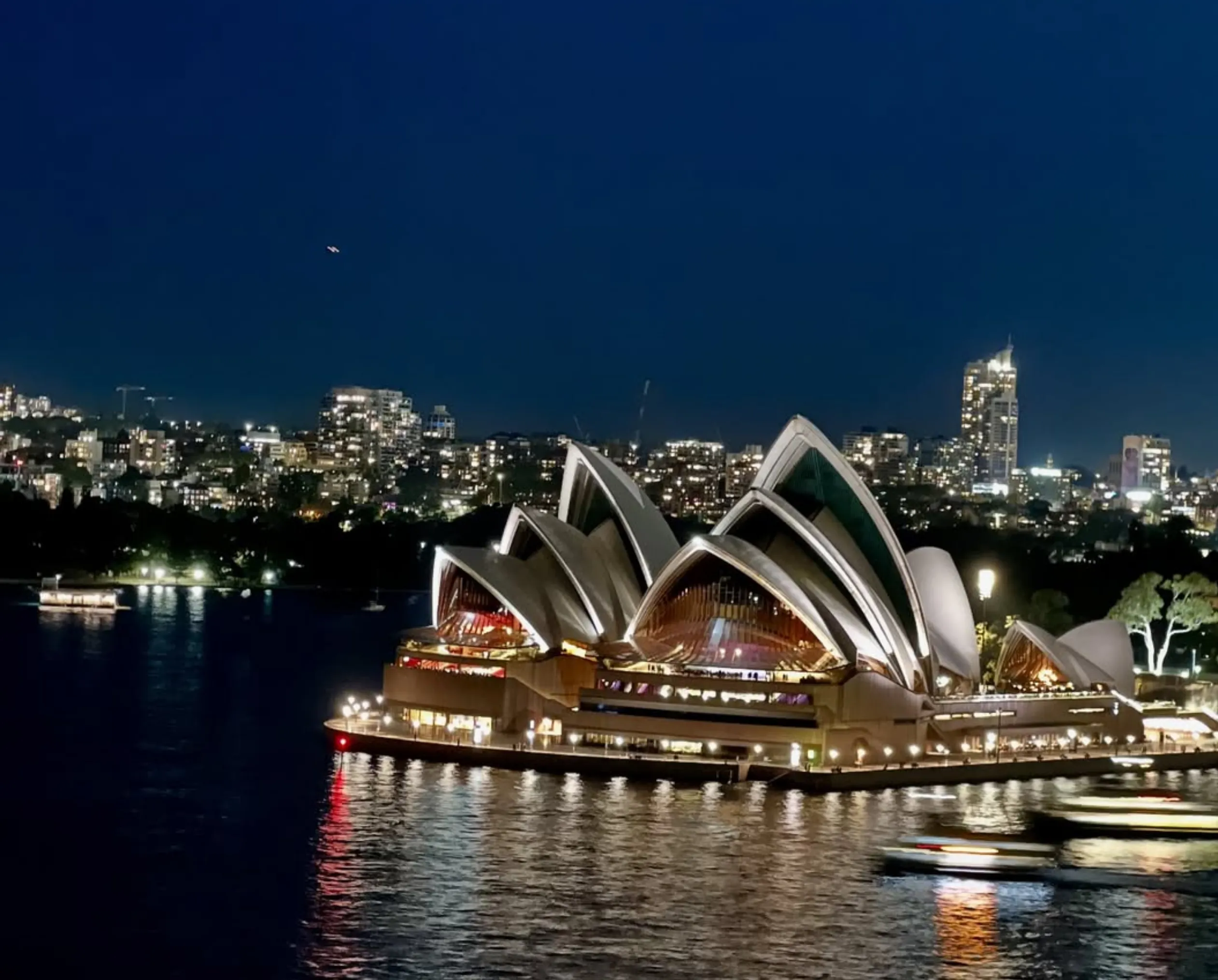 Budget vs Luxury: How to Tour Sydney Without Breaking the Bank in 2026